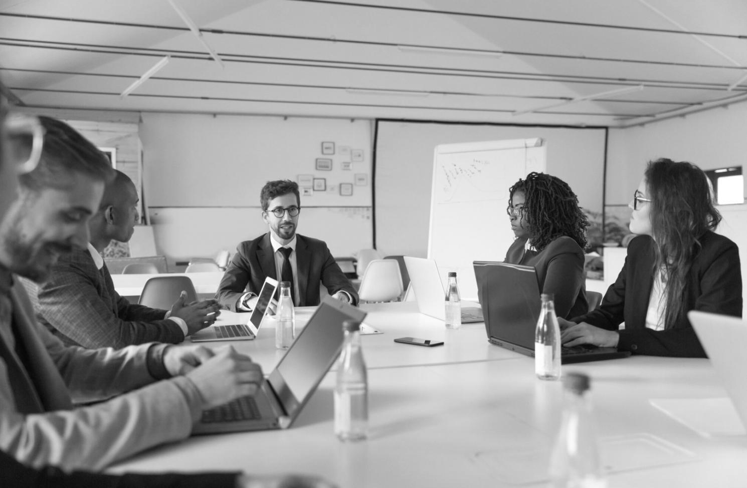 Detaillierte Analyse von Finanzdaten und Budgetstrukturen